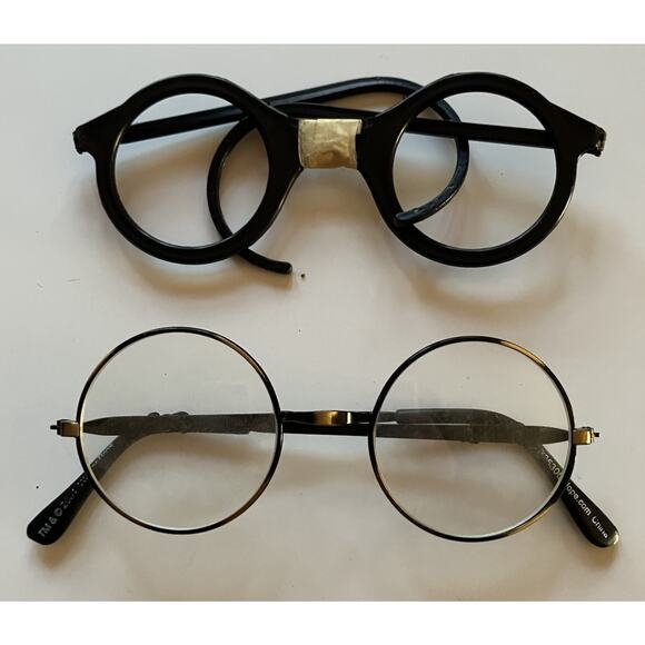 Official Harry Potter Gryffindor Scarf - Platform 9 3/4 Shop + 2 Glasses - Picture 4 of 11